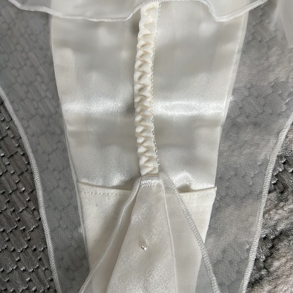 NWOT Vintage Victoria Secrets gorgeous Rare Vintage pearled thong panty 💗 - Picture 4 of 9